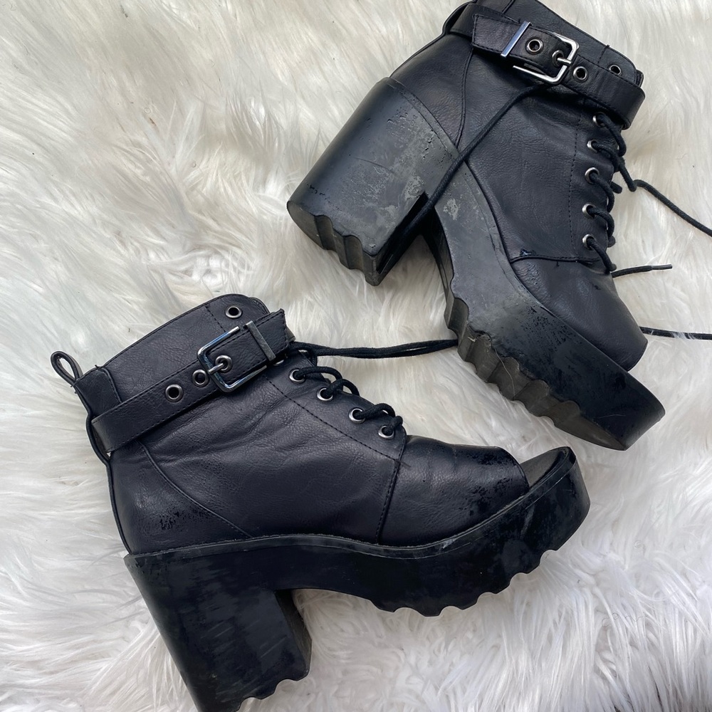 Boohoo Chunky Ankled Booties! Size 7